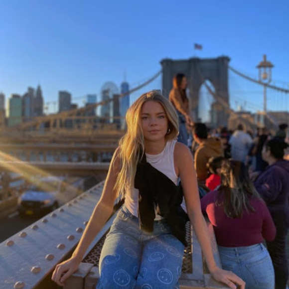 Meet your Posher, Paulina - Picture 1 of 1